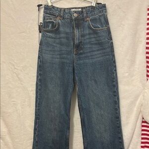 Zara Blue Straight Jeans with Vintage Appeal